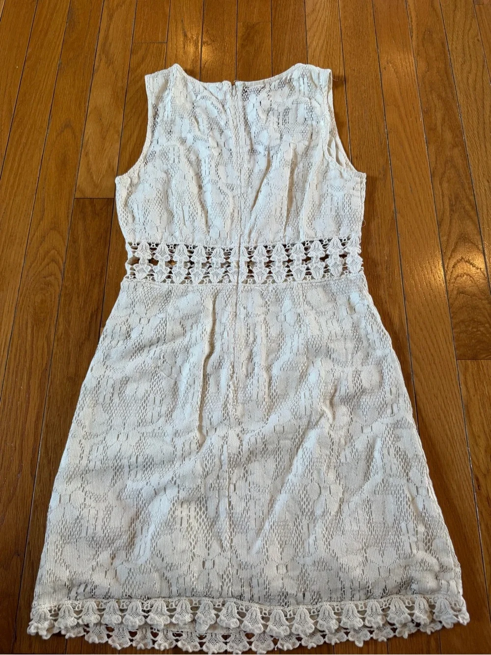 Free People Cream Crochet Lace Sleeveless Dress Waist Cutouts Scalloped Hem Sz 0
